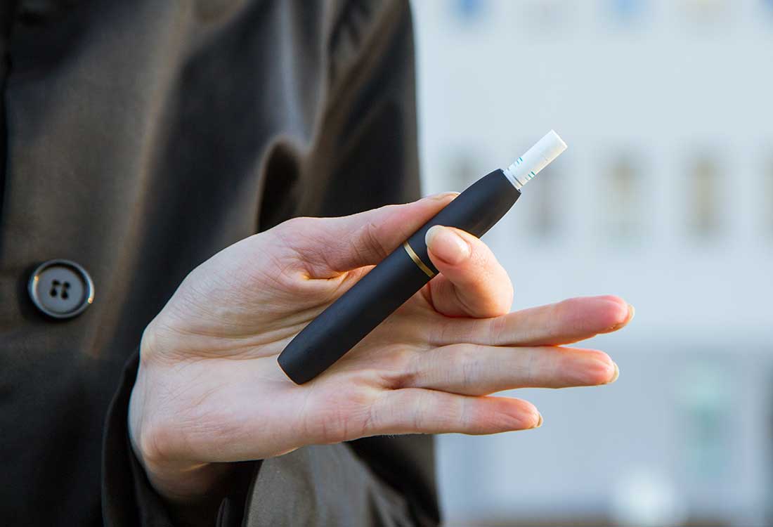 Cigarette_electronique_caries.jpg