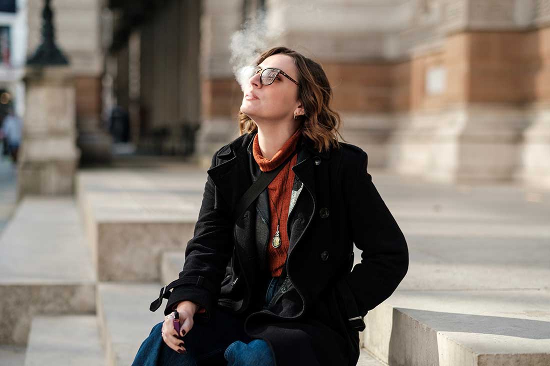 cigarette_électronique_jaunit_les_dents